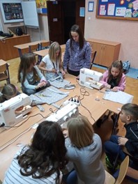 dzieci z Akademii Wsp&oacute;łczesnego Juniora