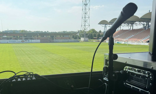 Nowy system nagłośnienia podczas pierwszego meczu na Stadionie Miejskim KSZO w Ostrowcu Świętokrzyskim.